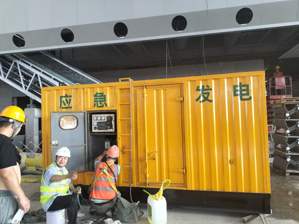 洪湖怎样判断空气滤清器是否需要更换？